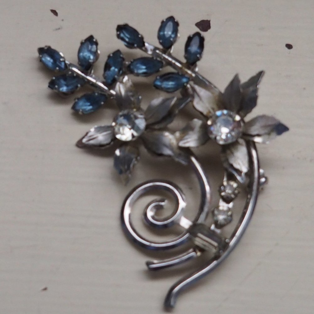 Vintage Blue and Silver Floral Bouquet Brooch - Picture 4 of 9